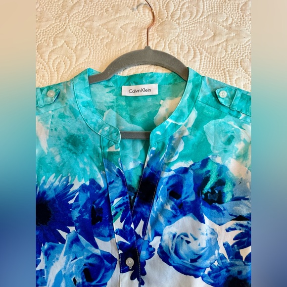 💙✨ Calvin Klein Floral Ombre Blouse — Fits Like Medium (EUC) - Picture 10 of 12
